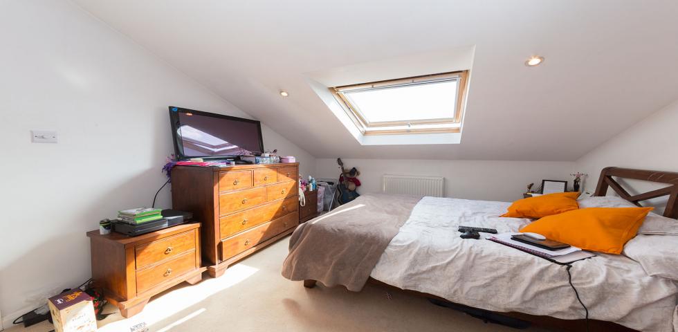 			FANTASTIC LOCATION , 3 Bedroom, 1 bath, 1 reception Apartment			 Iverson Road, WEST HAMPSTEAD